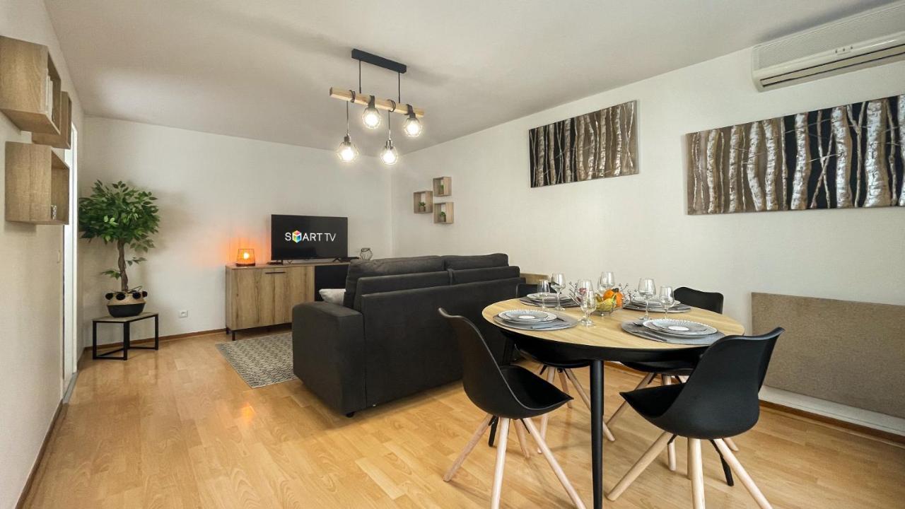 Homey Wood - New - Appartement Avec Une Chambre - Parking Prive Gratuit - Balcon Prive - A 5 Min De La Gare Pour Rejoindre Geneve Annemasse Exterior foto